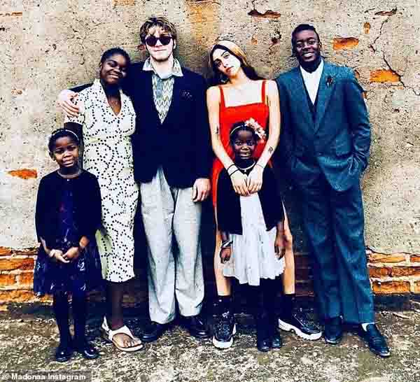A photo of Madonna Children.